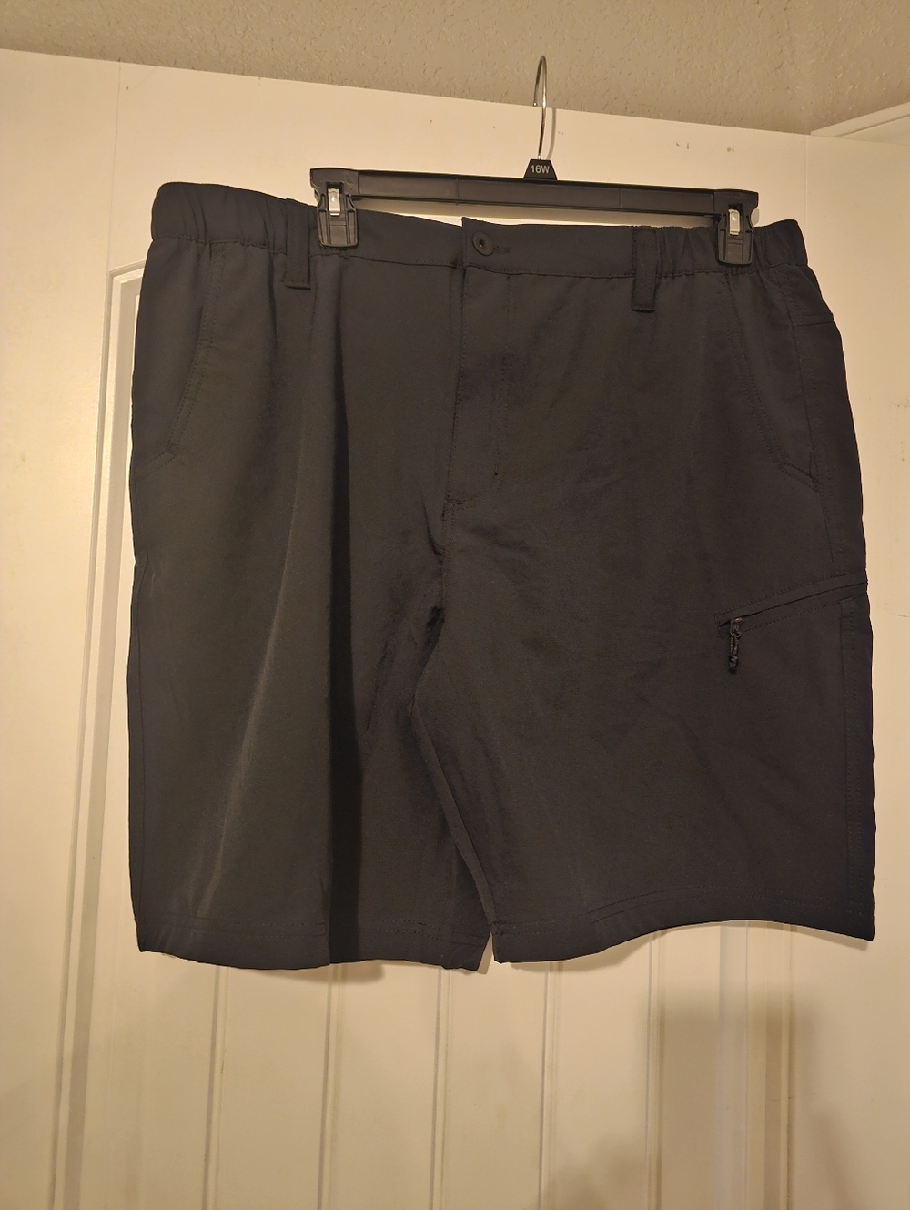 New mens size 38 tech short (regular fit 9 inch seam) color ⚫️ black!